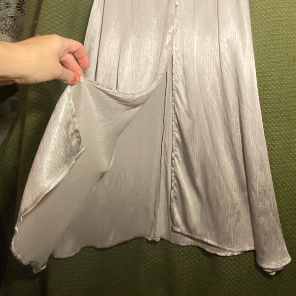 NWT 🏷 Womans gorgeous silver razor back evening gown with built in slip - Picture 6 of 8